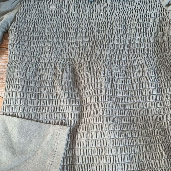 Hollister Smocked Off The Shoulder Long Sleeve green - Picture 6 of 6